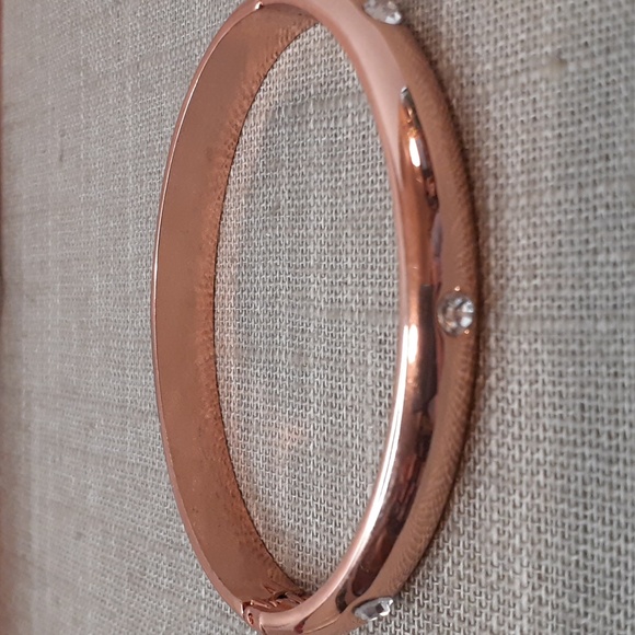 Avon Essential Metals Embellished Bangle Bracelet Rose Gold Tone 2014 - Picture 1 of 9